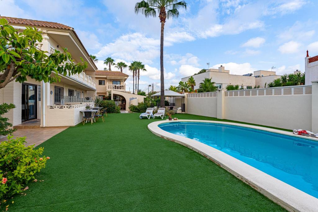 15 bed villa in Albir