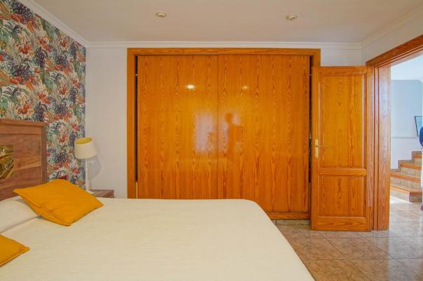 6 bed villa in Denia