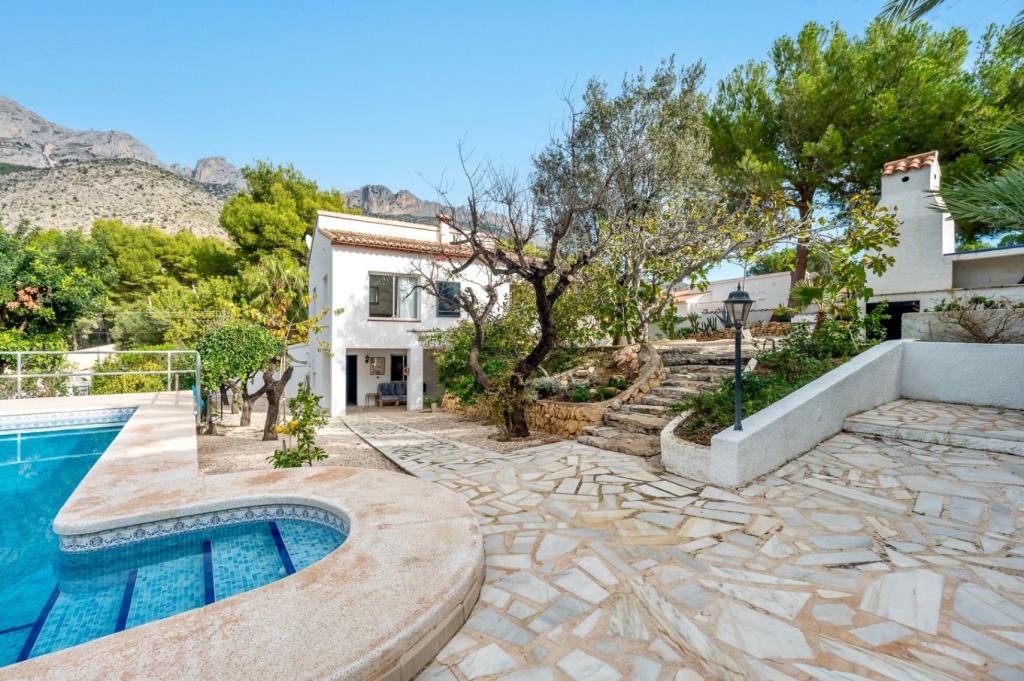 6 bed villa in Altea