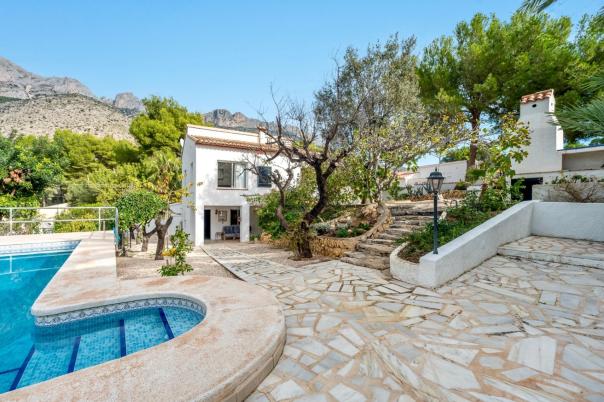 6 bed villa in Altea