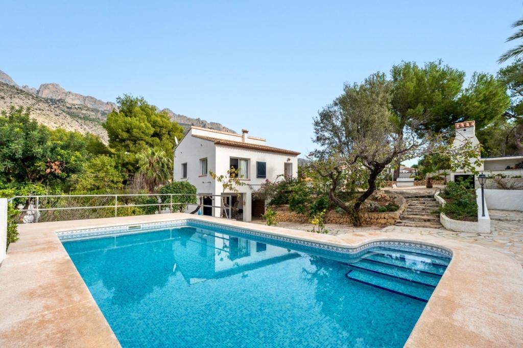 6 bed villa in Altea