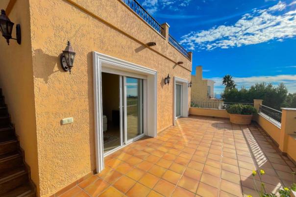 5 bed villa in Altea