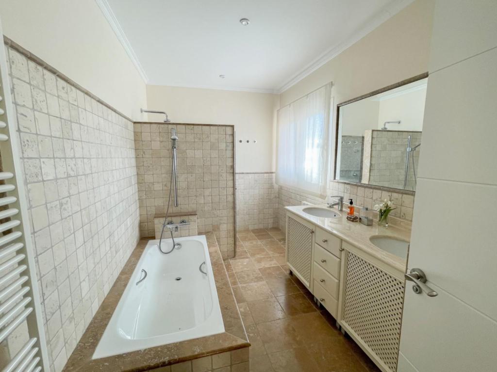 5 bed villa in Altea