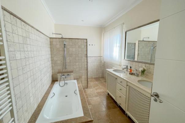 5 bed villa in Altea