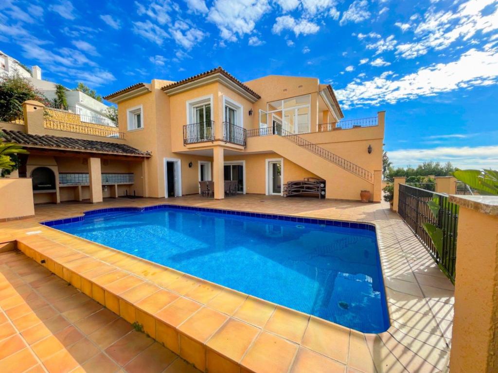 5 bed villa in Altea