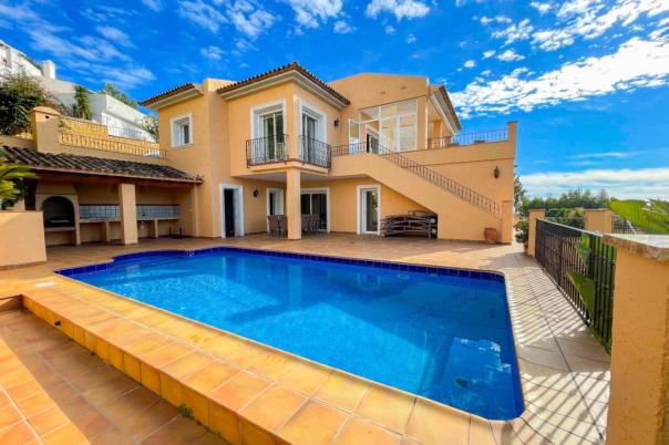 5 bed villa in Altea