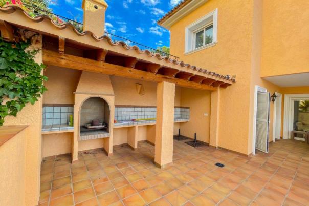 5 bed villa in Altea