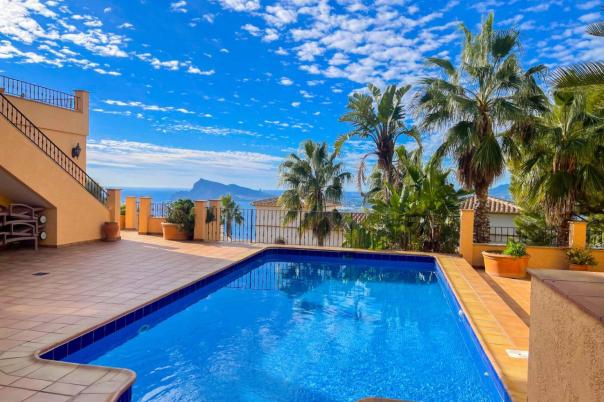 5 bed villa in Altea