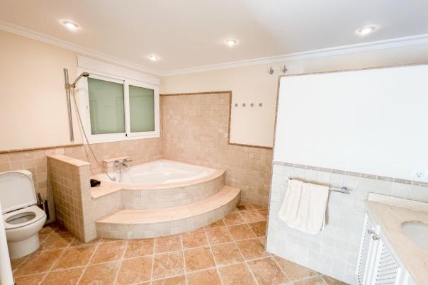 5 bed villa in Altea