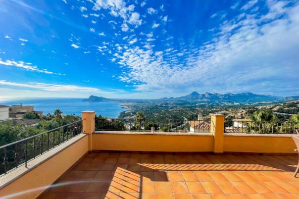 5 bed villa in Altea