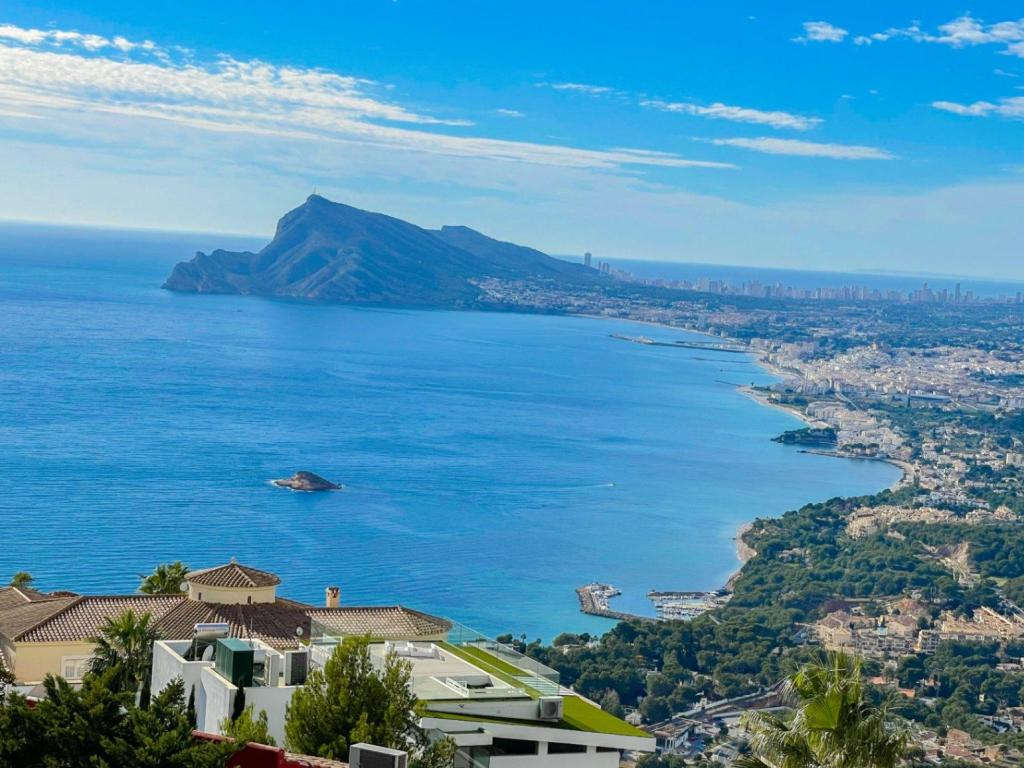 5 bed villa in Altea