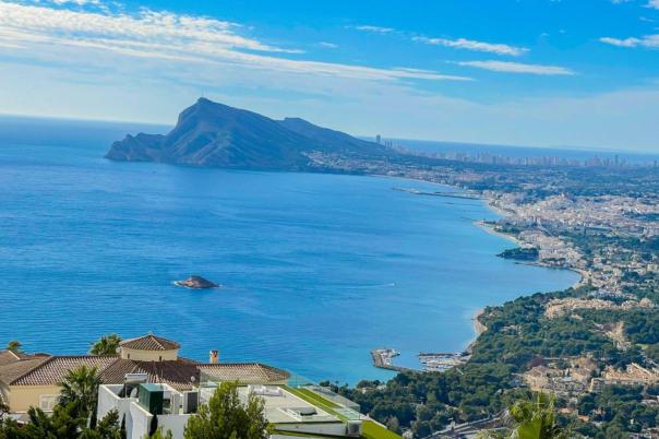 5 bed villa in Altea