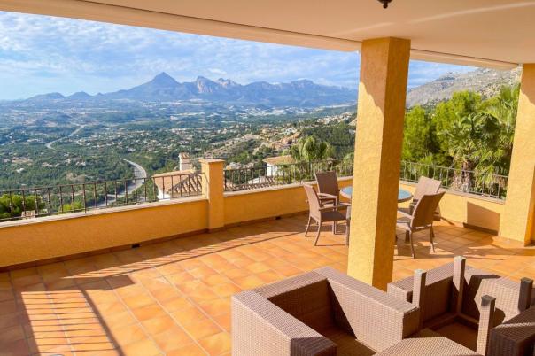 5 bed villa in Altea