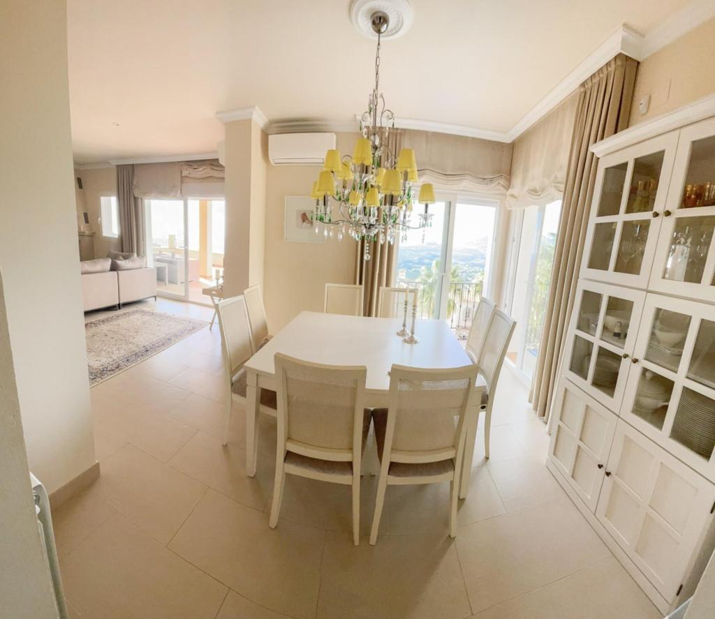 5 bed villa in Altea