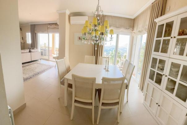 5 bed villa in Altea