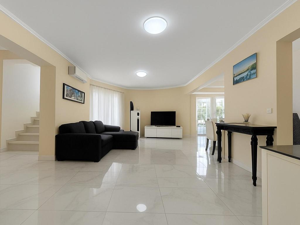 5 bed villas in Denia
