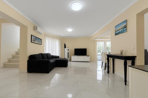 5 bed villas in Denia