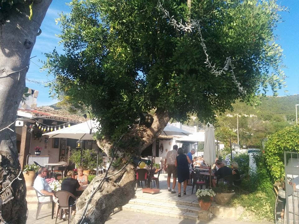Rusty's Bar & Restaurant
