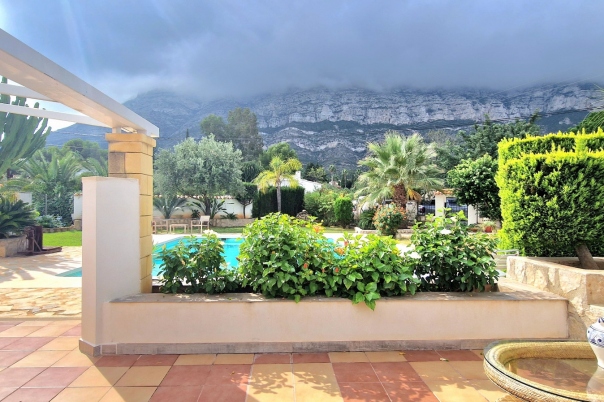 8 bed commercial premises in Denia