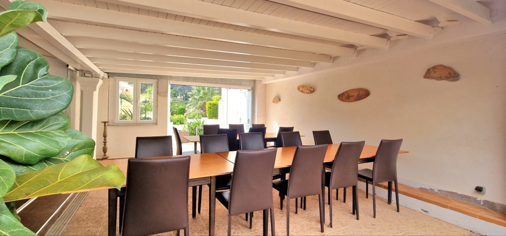 8 bed commercial premises in Denia