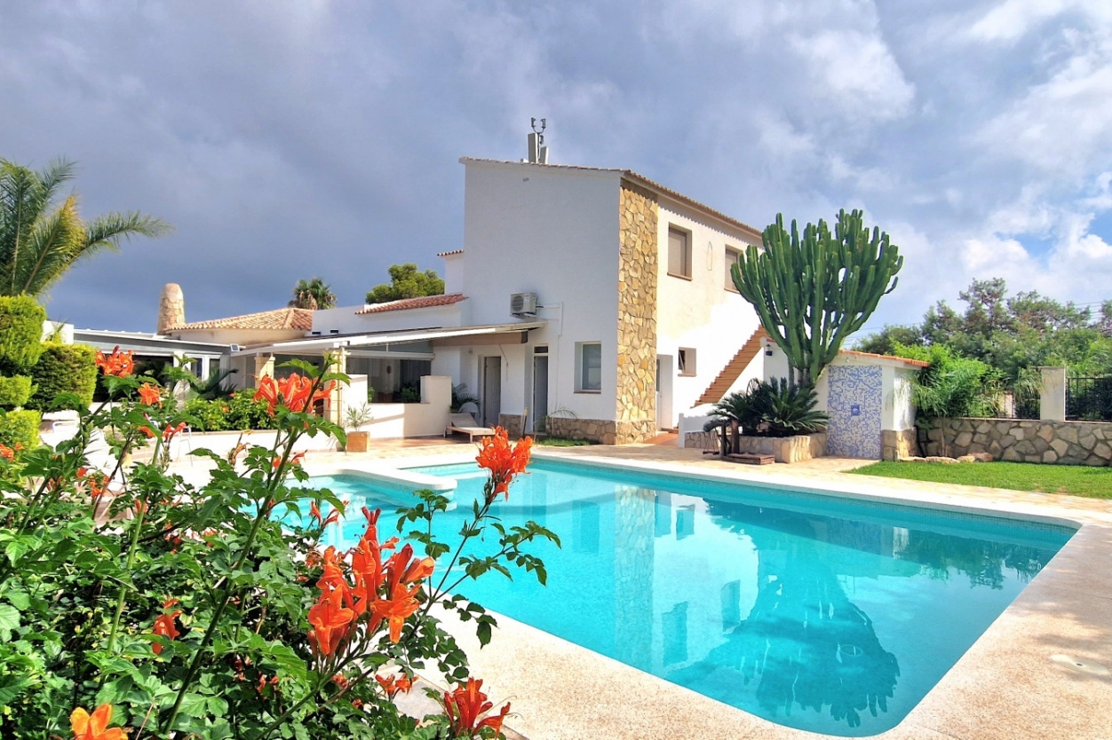 8 bed commercial premises in Denia