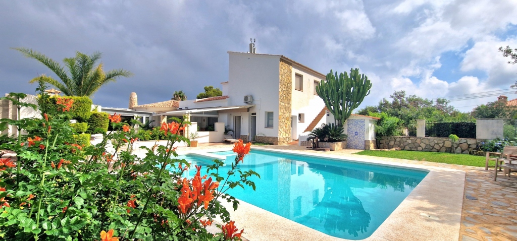 8 bed commercial premises in Denia