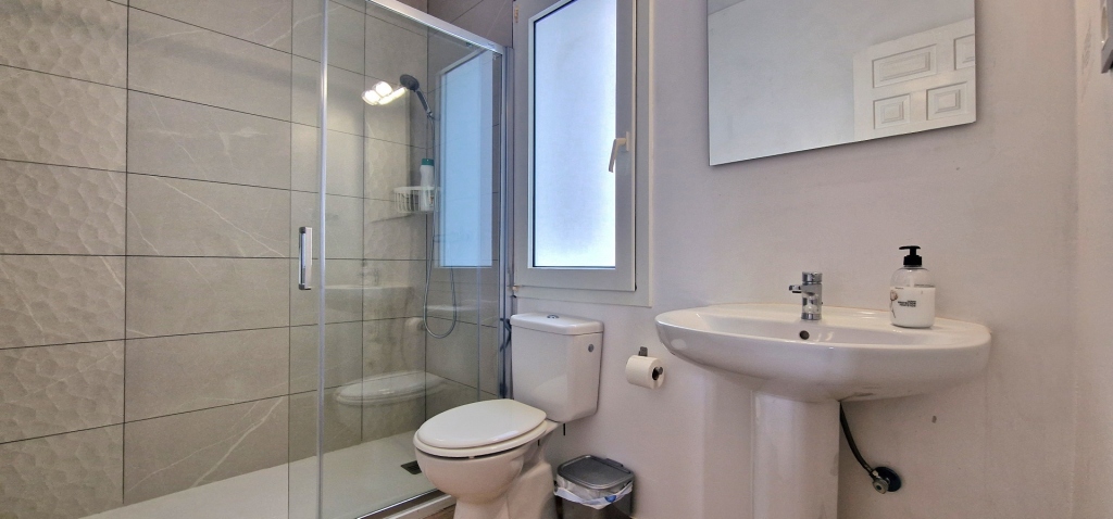 8 bed commercial premises in Denia