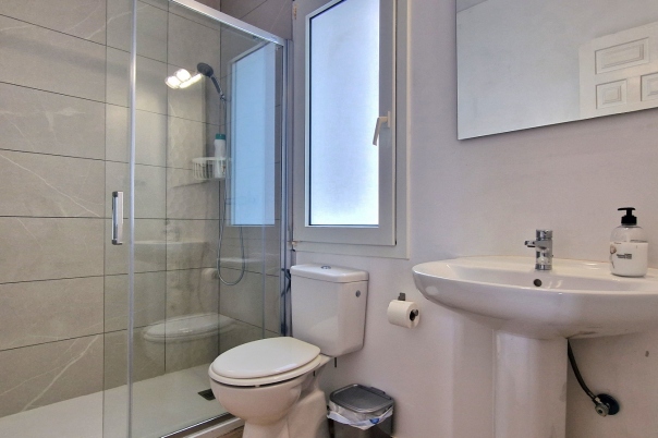 8 bed commercial premises in Denia