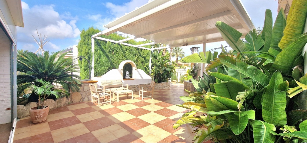 8 bed commercial premises in Denia