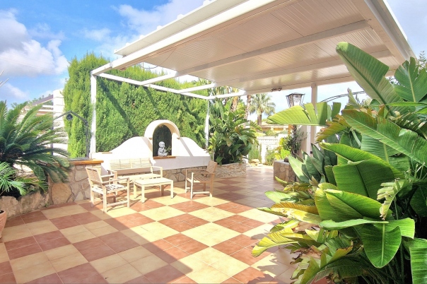 8 bed commercial premises in Denia
