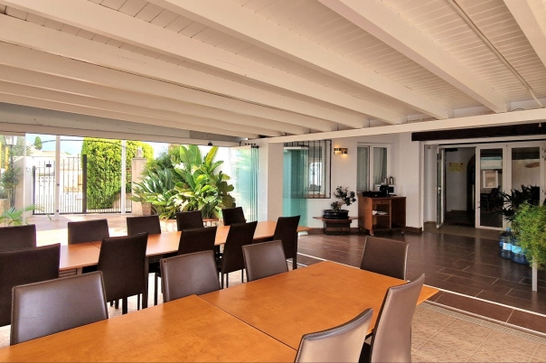 8 bed commercial premises in Denia