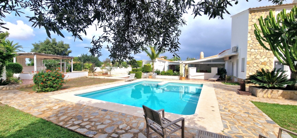 8 bed commercial premises in Denia