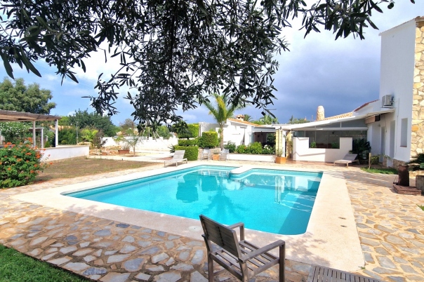 8 bed commercial premises in Denia