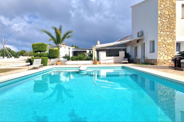 8 bed commercial premises in Denia