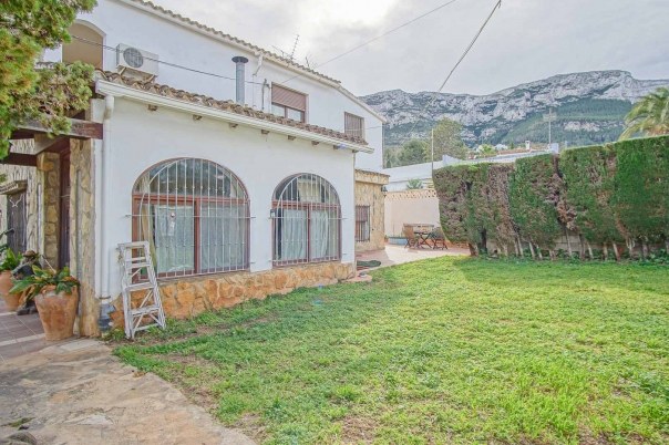 6 bed villa in Denia