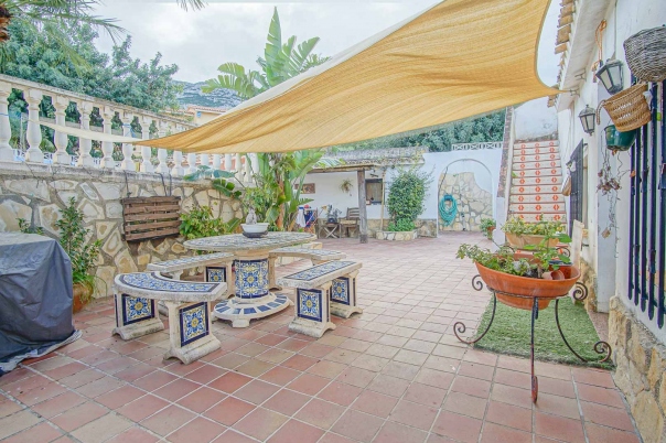 6 bed villa in Denia