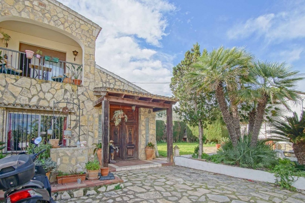 6 bed villa in Denia