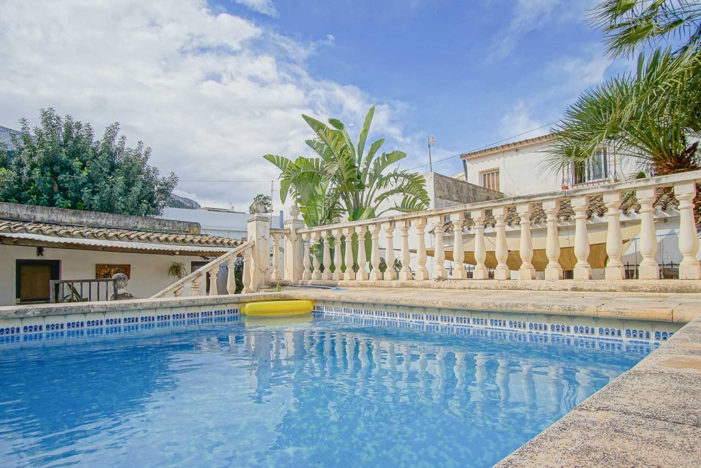 6 bed villa in Denia