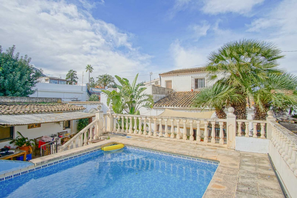 6 bed villa in Denia