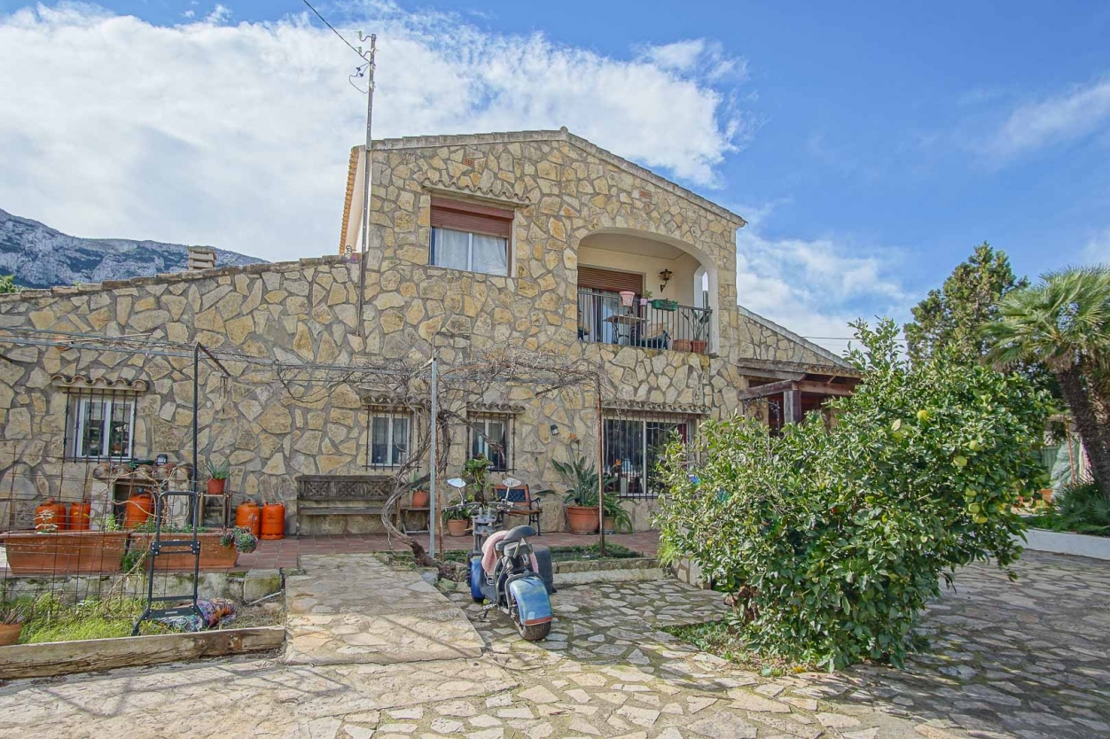 6 bed villa in Denia