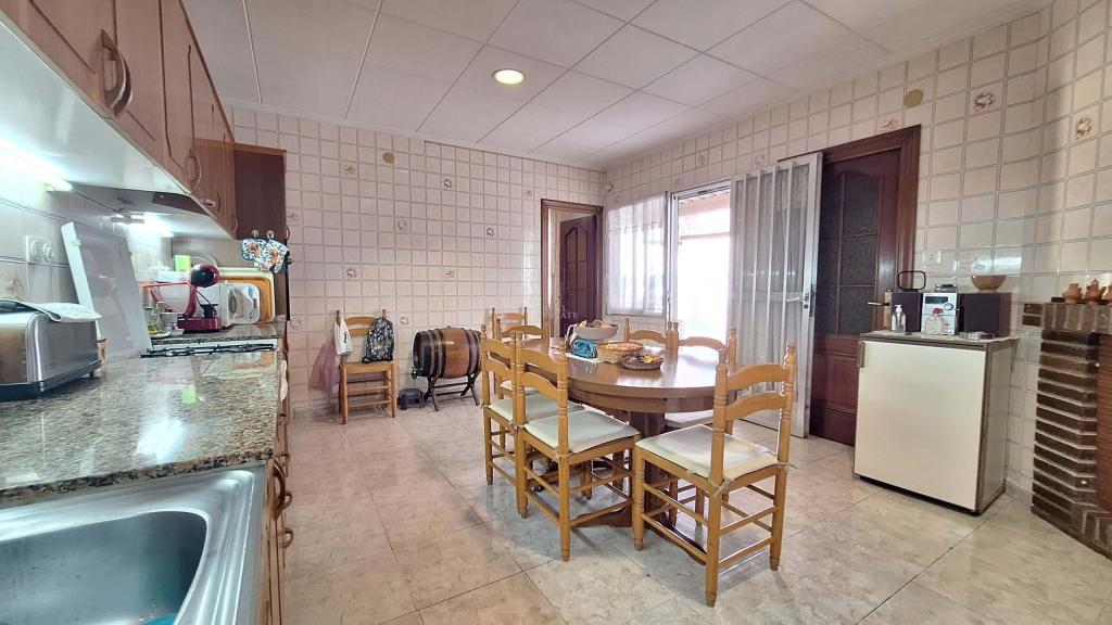 4 bed semi-detached in Alicante/Alacant