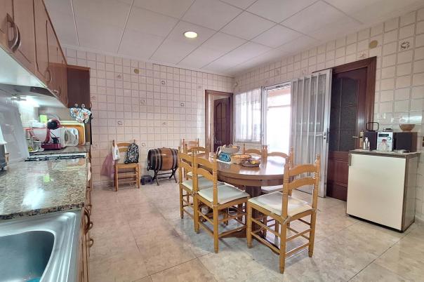 4 bed semi-detached in Alicante/Alacant