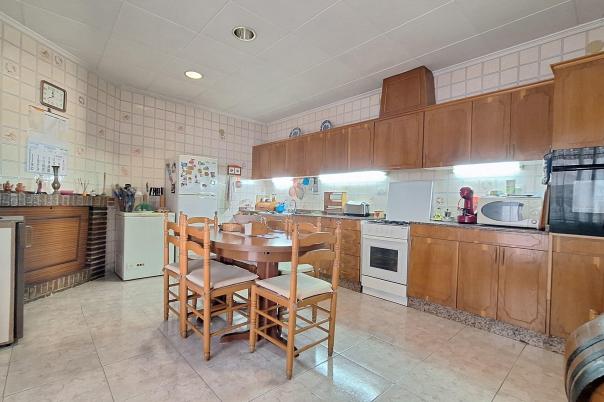4 bed semi-detached in Alicante/Alacant