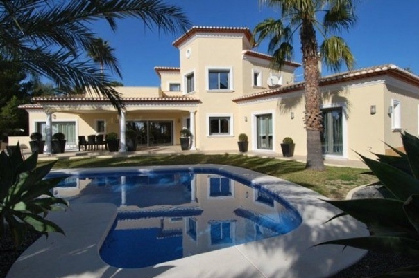 4 bed casa / chalet in Benissa