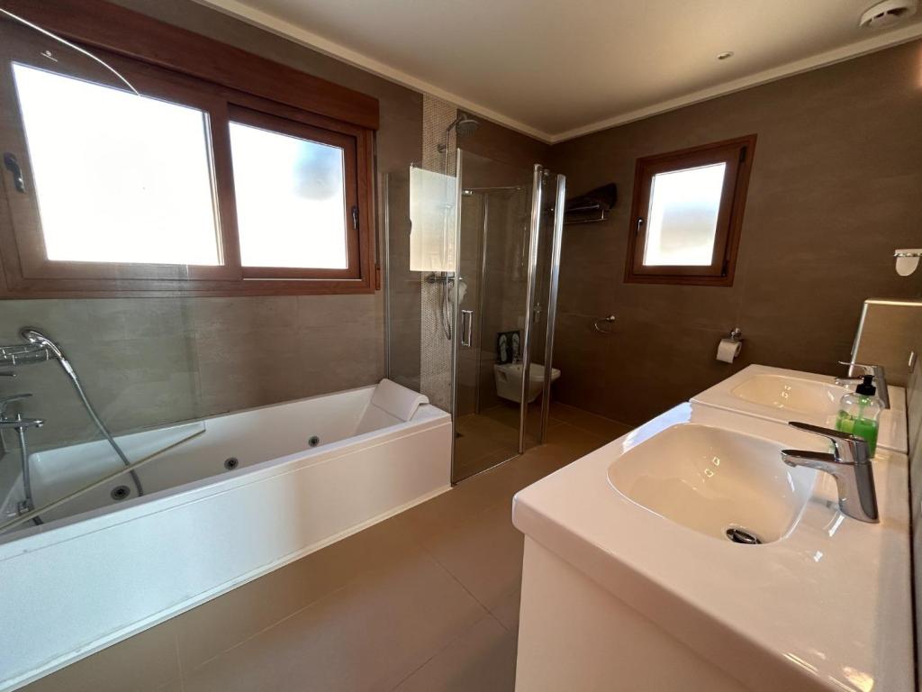 5 bed villas in Javea