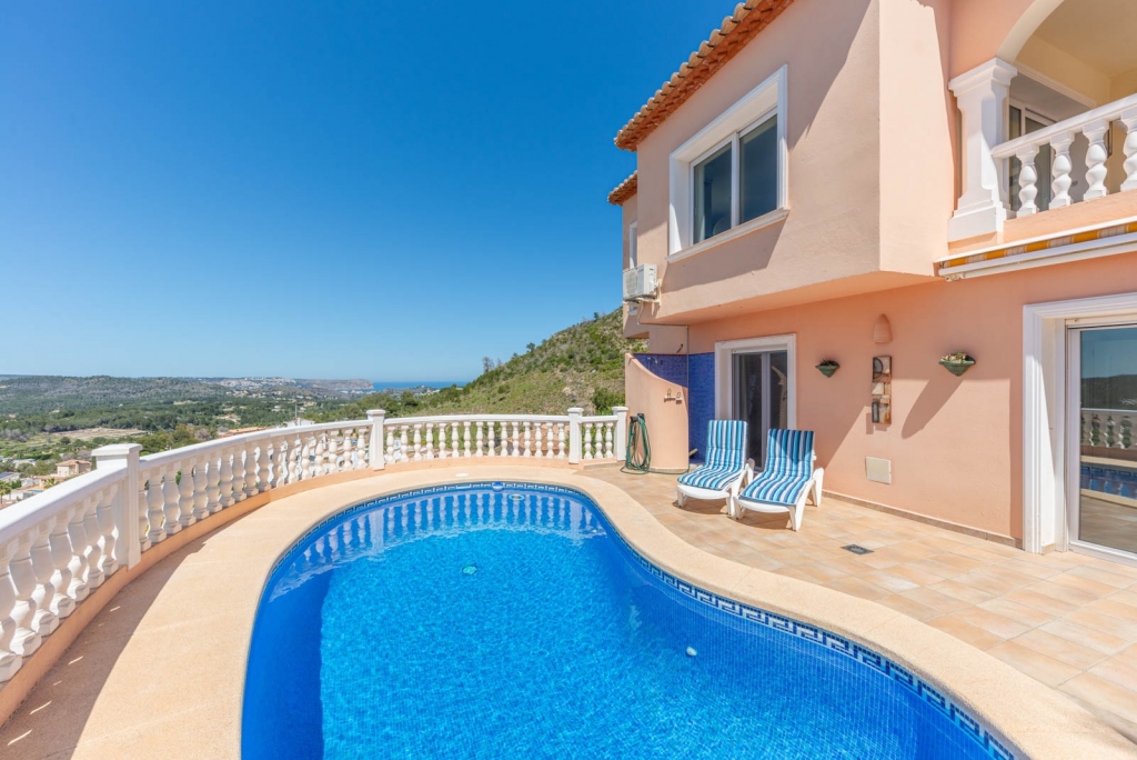 4 bed villa in Benitachell