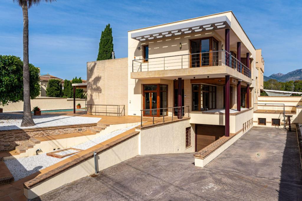 6 bed villa in Albir