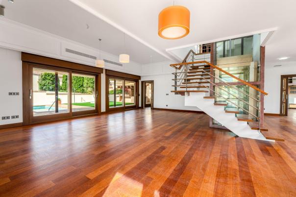 6 bed villa in Albir