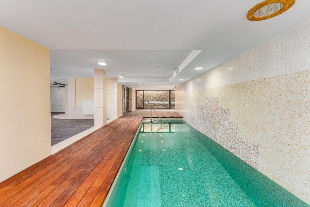 6 bed villa in Albir