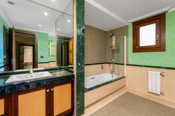 6 bed villa in Albir